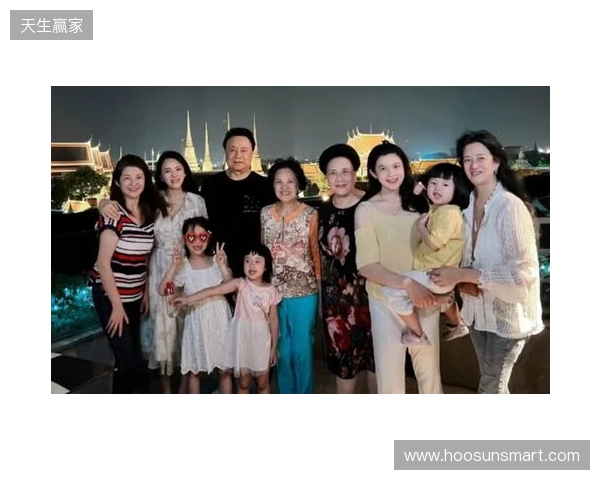 安东内拉晒一家人同美职联奖杯合照:恭喜亲爱的,我们爱你 安东内拉晒一家人同美职联奖杯合照:恭喜亲爱的,我们爱你