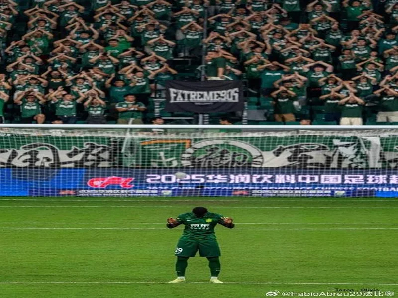 法比奥庆祝足协杯夺冠:我们是冠军了!这座城市值得拥有这一刻